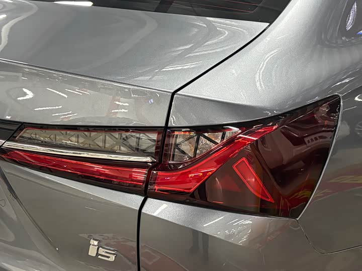 Фото 4 - Roewe i5