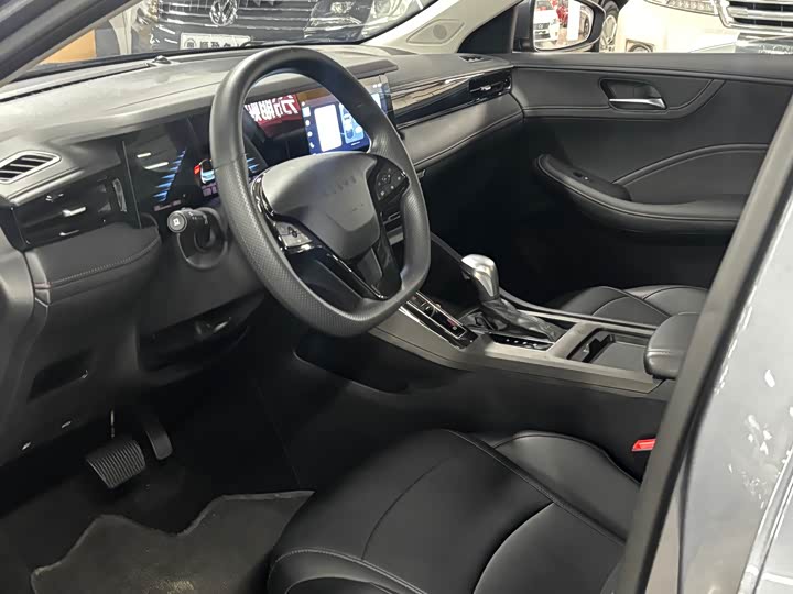 Фото 7 - Roewe i5