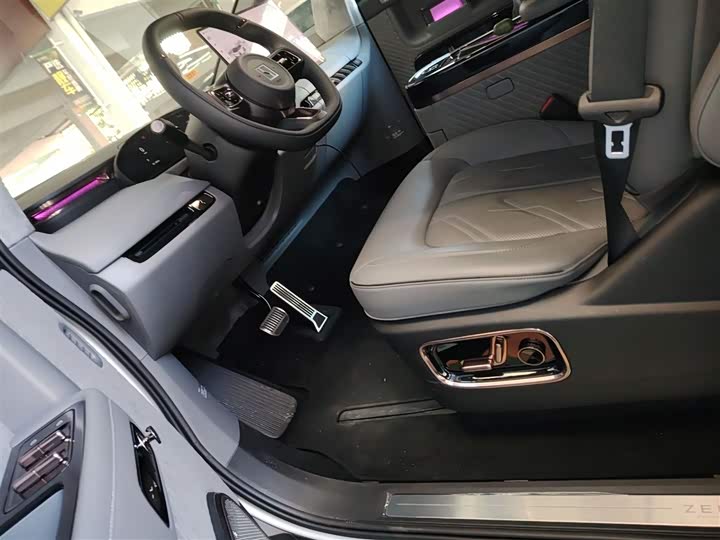 Фото 14 - Zeekr Mix