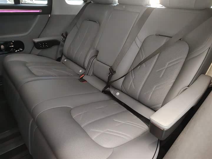 Фото 16 - Zeekr Mix