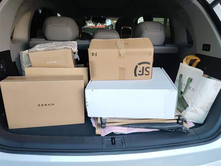 Фото 18 - Zeekr Mix