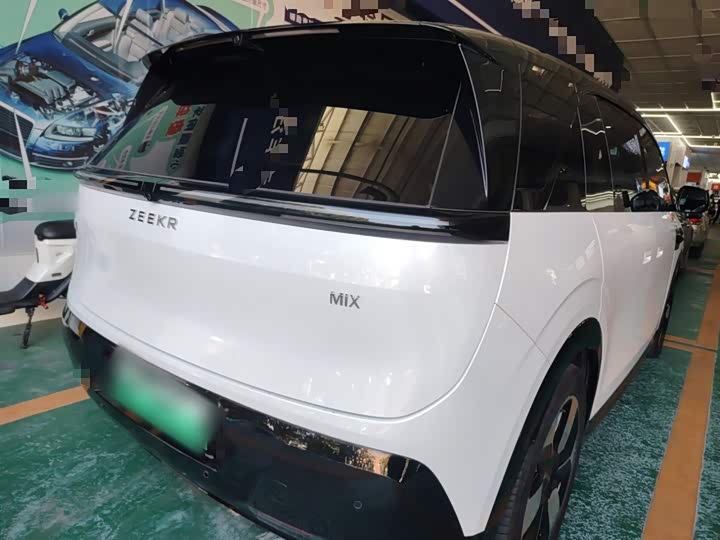 Фото 7 - Zeekr Mix