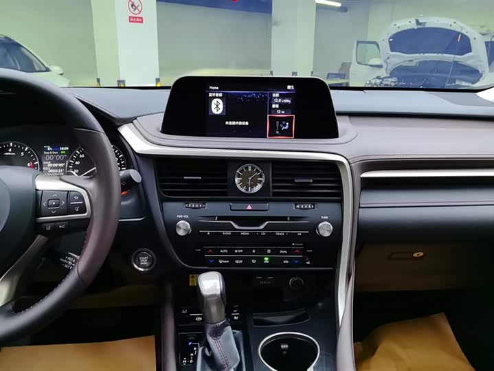 Фото 13 - Lexus RX