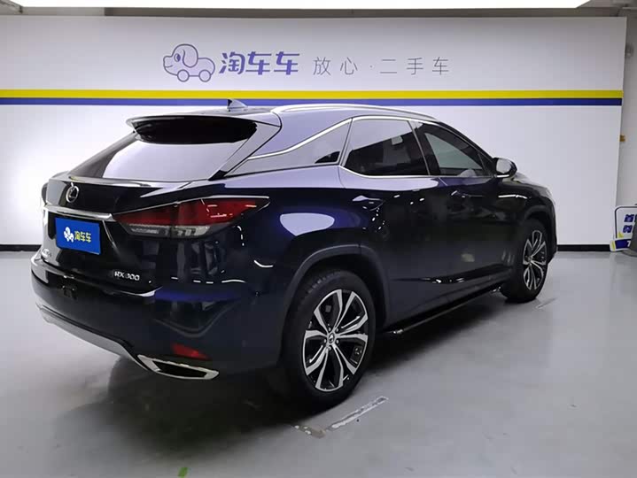 Фото 3 - Lexus RX