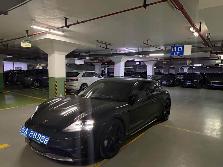 Фото 1 - Porsche Taycan