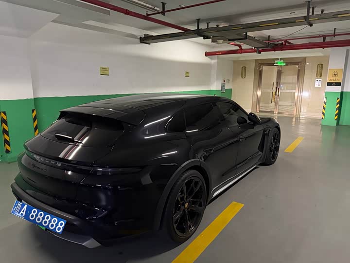 Фото 2 - Porsche Taycan