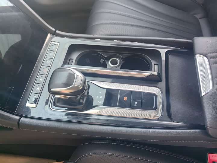 Фото 5 - Hongqi H5