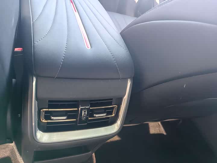 Фото 7 - Hongqi H5