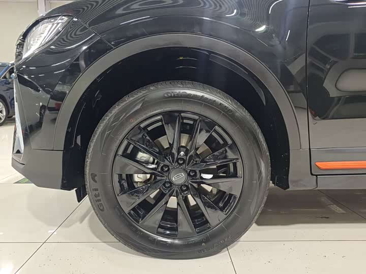 Фото 17 - Geely Atlas