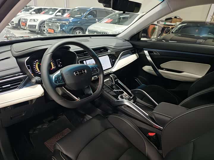 Фото 7 - Geely Atlas