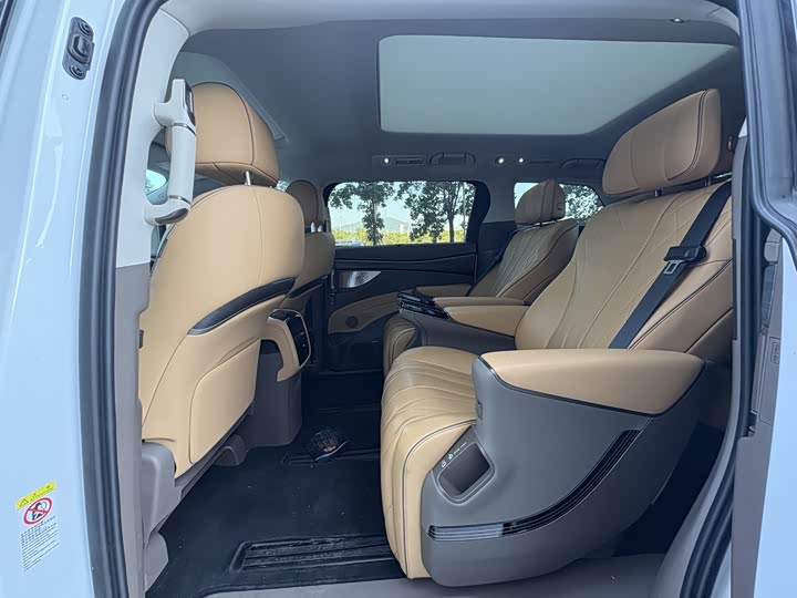 Фото 5 - Denza D9