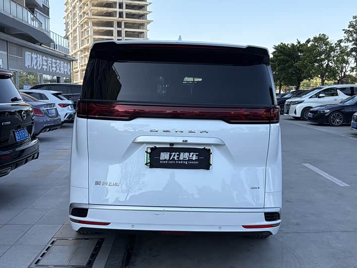 Фото 8 - Denza D9