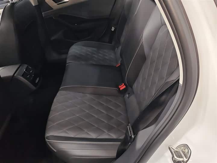 Фото 17 - Volkswagen Sagitar L