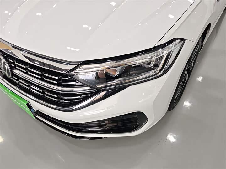 Фото 24 - Volkswagen Sagitar L