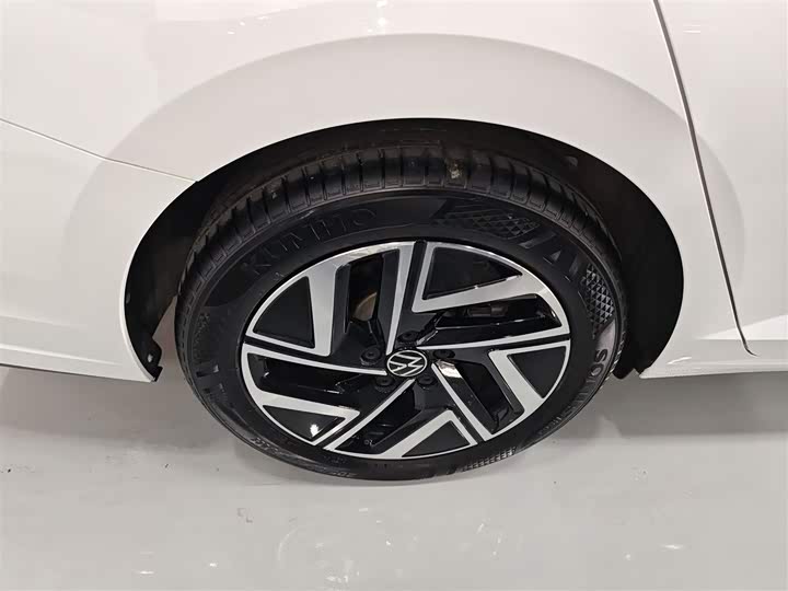 Фото 26 - Volkswagen Sagitar L