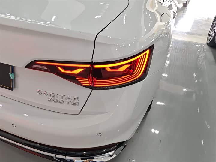 Фото 8 - Volkswagen Sagitar L