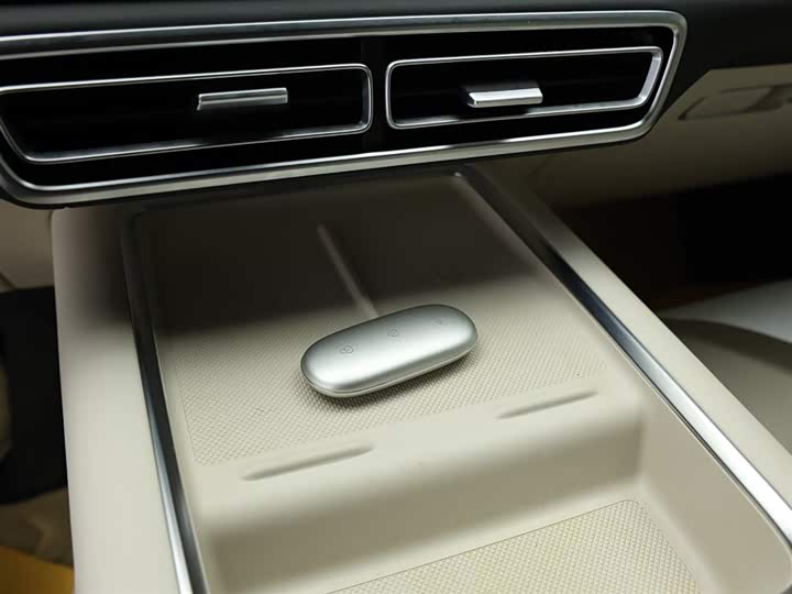 Фото 12 - LiXiang L9