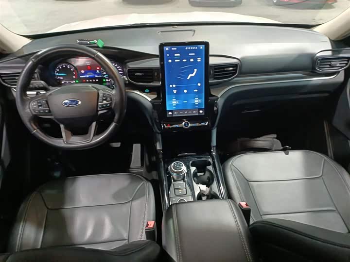 Фото 10 - Ford Explorer