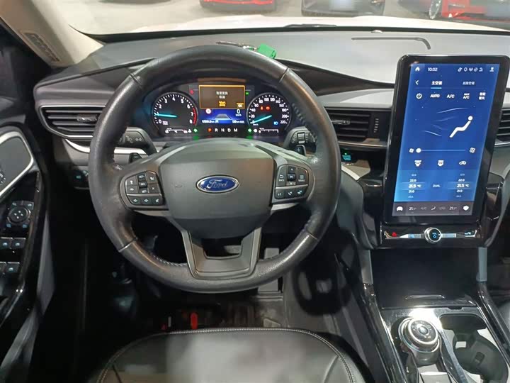 Фото 11 - Ford Explorer