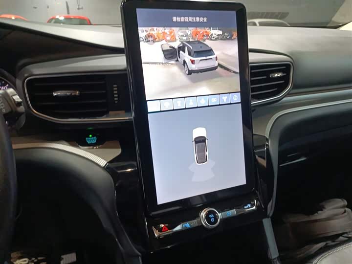 Фото 13 - Ford Explorer