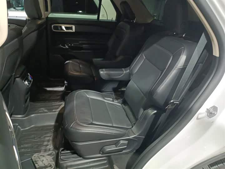 Фото 17 - Ford Explorer