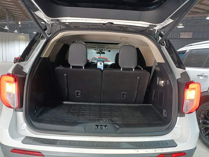 Фото 19 - Ford Explorer