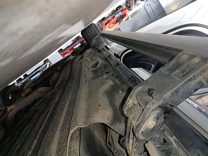 Фото 22 - Ford Explorer