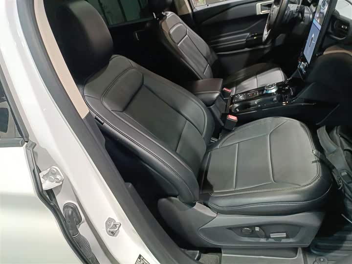 Фото 25 - Ford Explorer