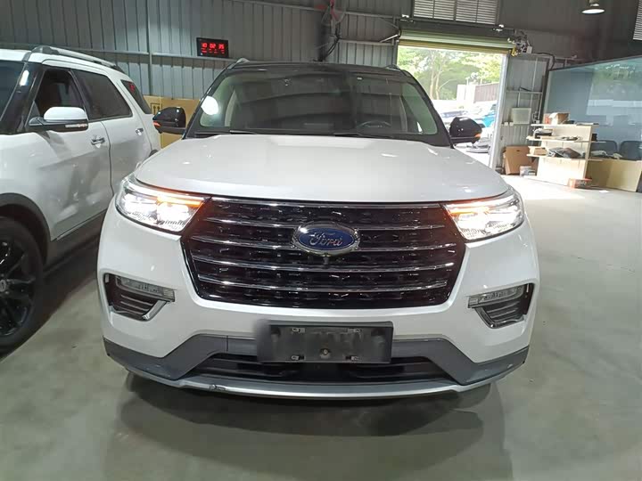 Фото 3 - Ford Explorer