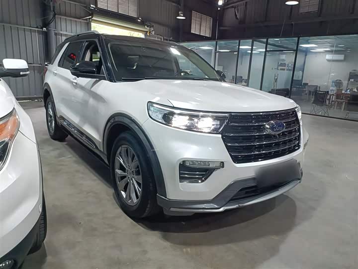 Фото 4 - Ford Explorer
