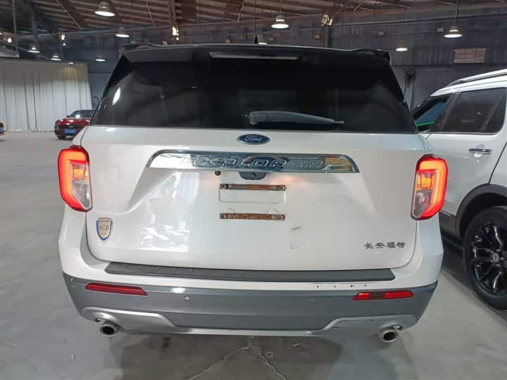 Фото 6 - Ford Explorer