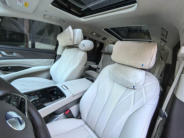 Фото 11 - Denza D9