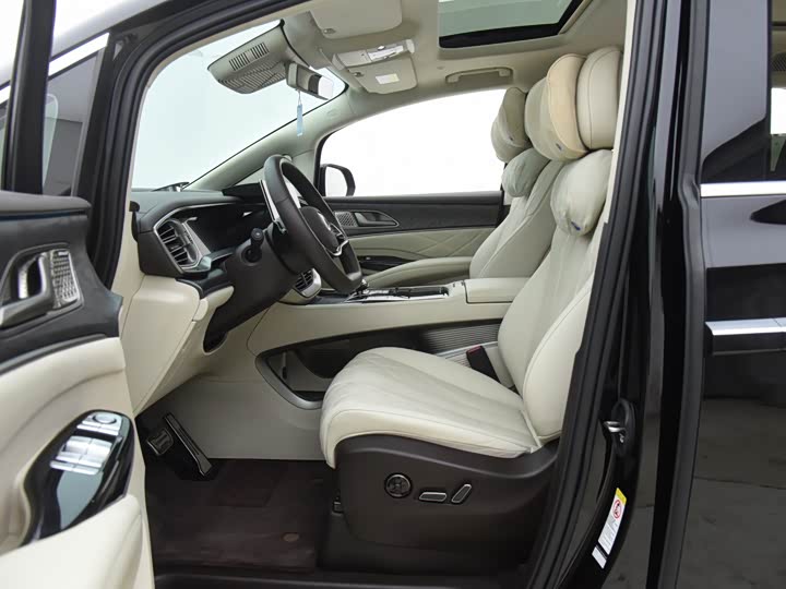 Фото 30 - Denza D9