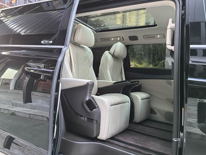 Фото 7 - Denza D9