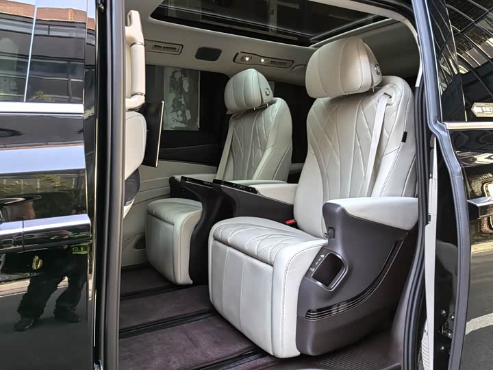 Фото 9 - Denza D9