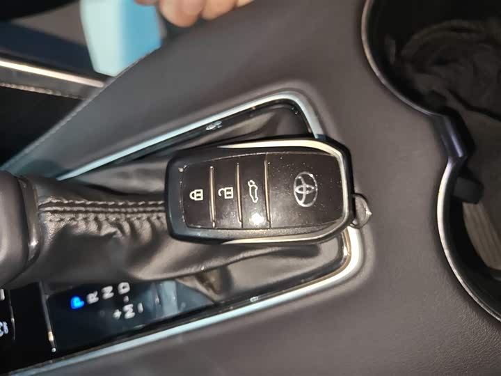 Фото 9 - Toyota Venza