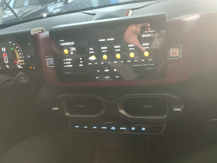 Фото 13 - Geely Icon