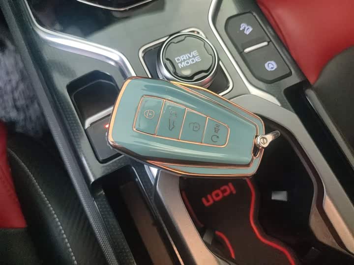 Фото 9 - Geely Icon