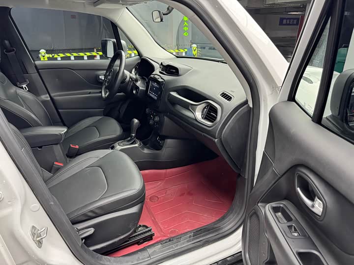 Фото 12 - Jeep Renegade