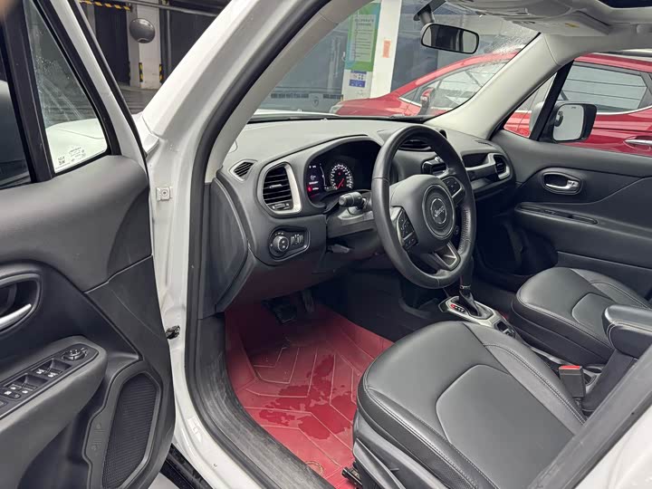 Фото 7 - Jeep Renegade