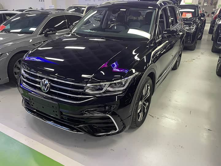 Фото 1 - Volkswagen Tiguan L Pro