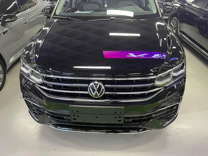 Фото 3 - Volkswagen Tiguan L Pro