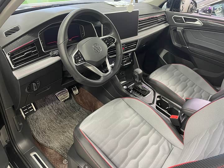 Фото 4 - Volkswagen Tiguan L Pro