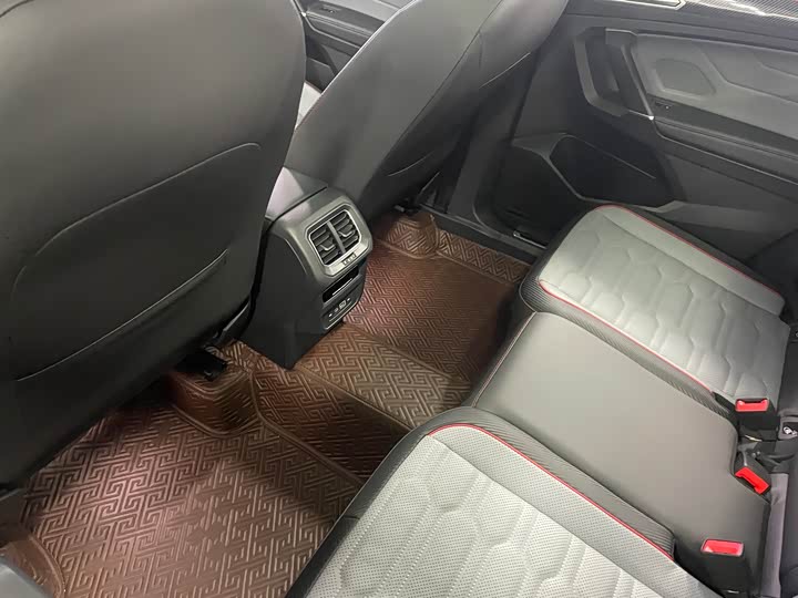 Фото 5 - Volkswagen Tiguan L Pro