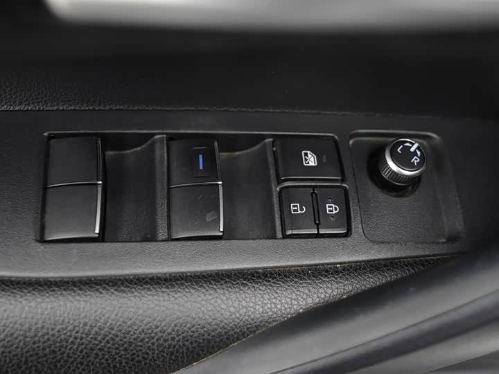 Фото 10 - Toyota Corolla