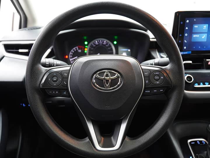 Фото 13 - Toyota Corolla