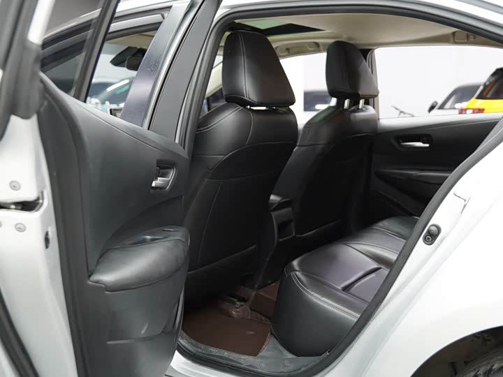 Фото 18 - Toyota Corolla