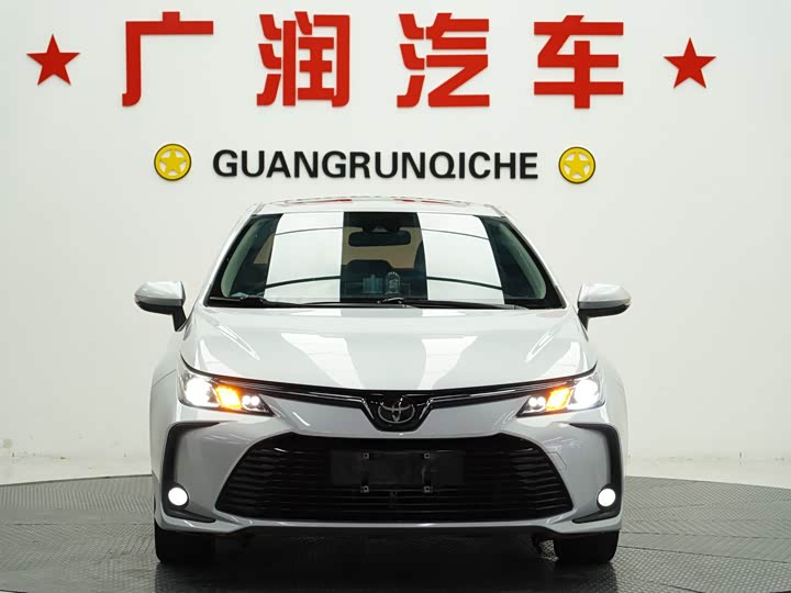 Фото 2 - Toyota Corolla