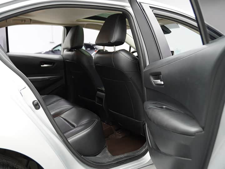 Фото 20 - Toyota Corolla