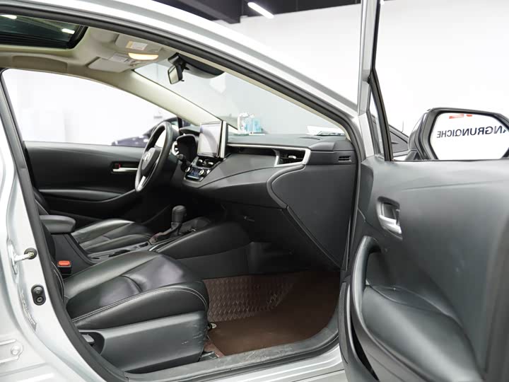 Фото 21 - Toyota Corolla